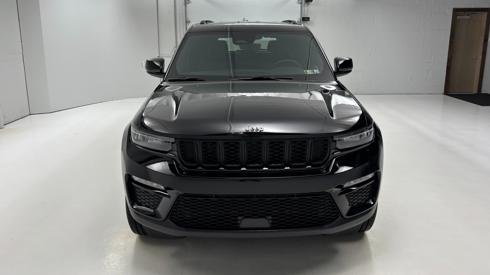 2025 Jeep Grand Cherokee Limited photo 2