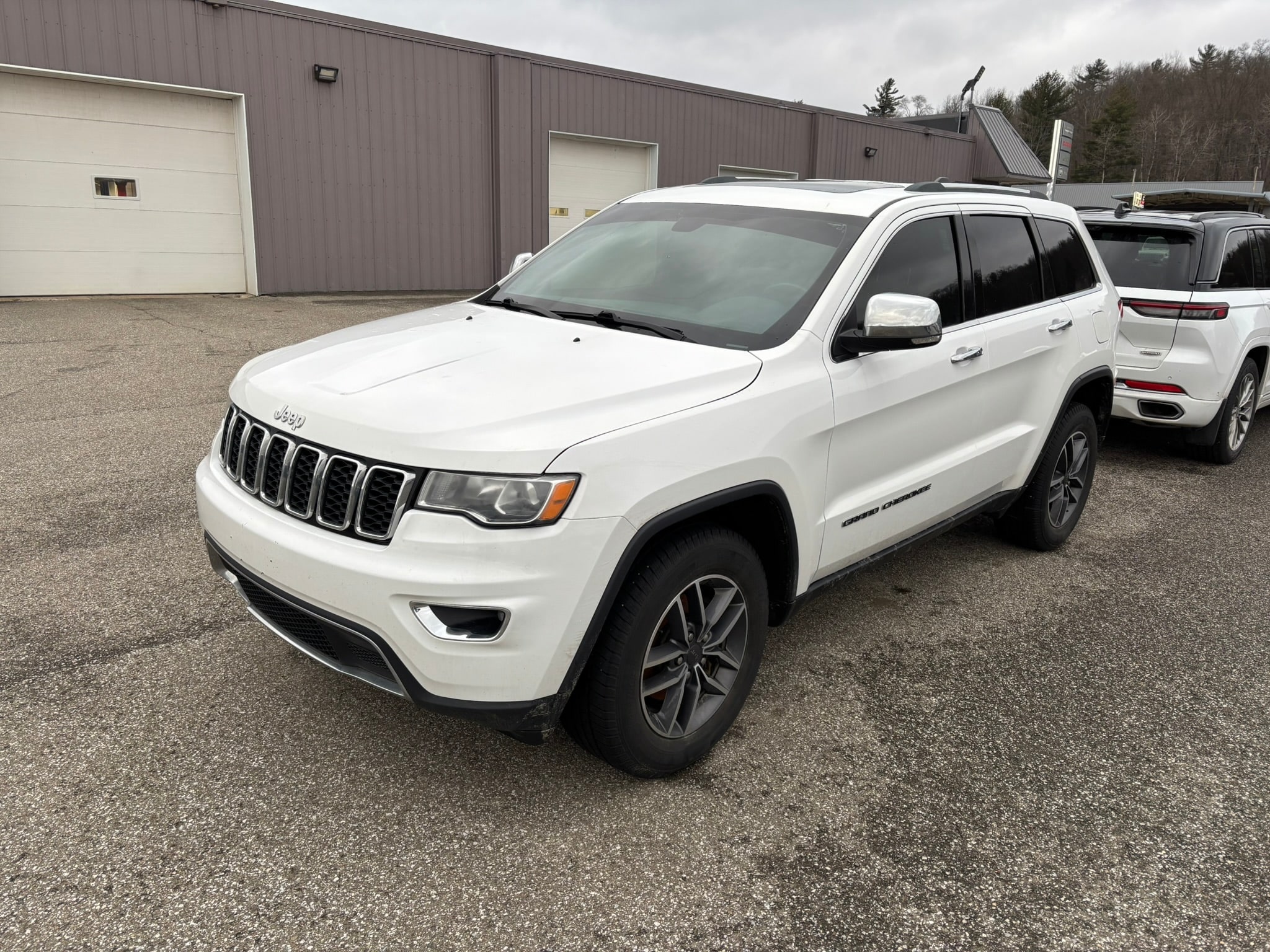 2019 Jeep Grand Cherokee Limited's photo