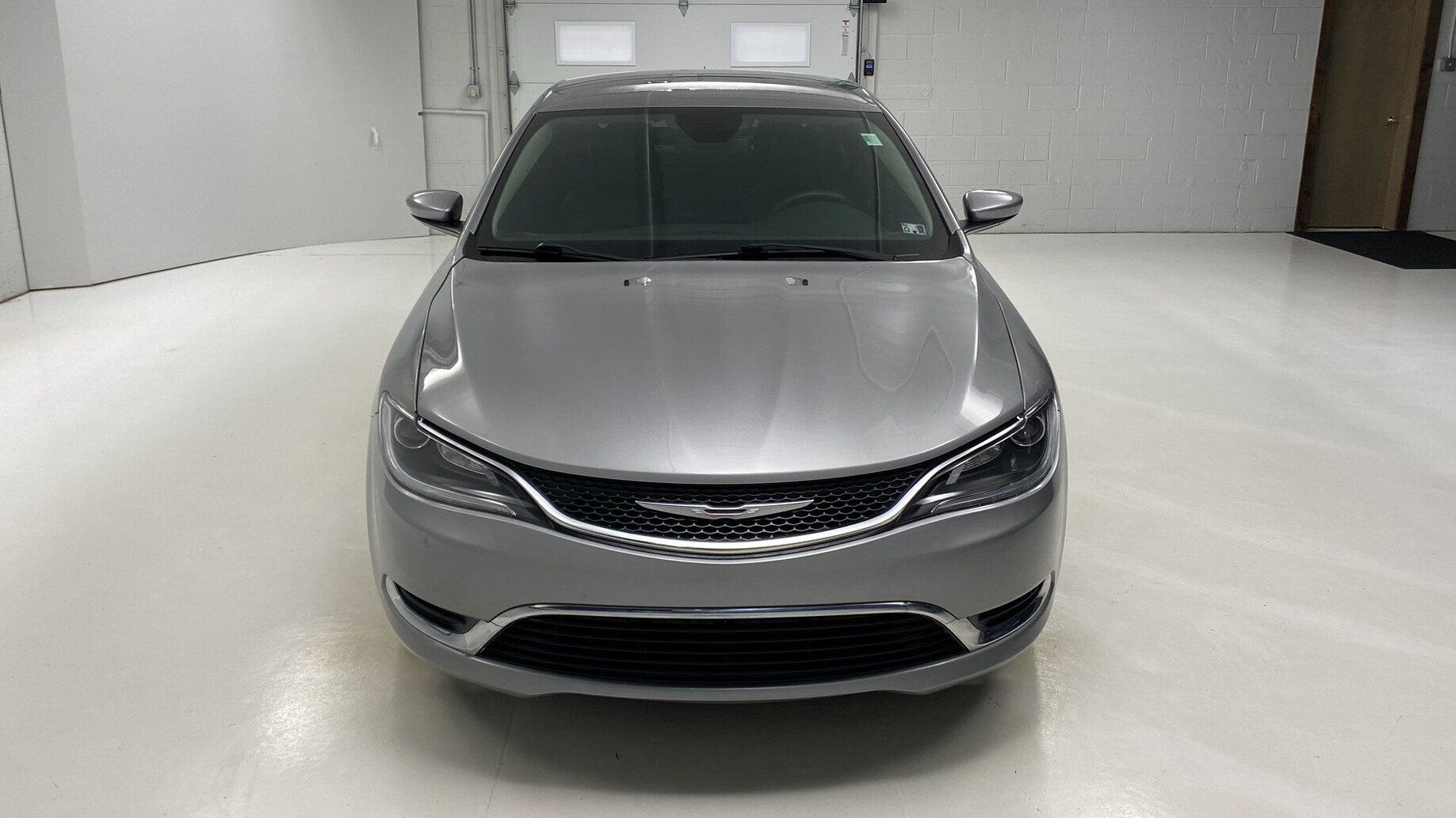 2017 Chrysler 200 Limited photo 2