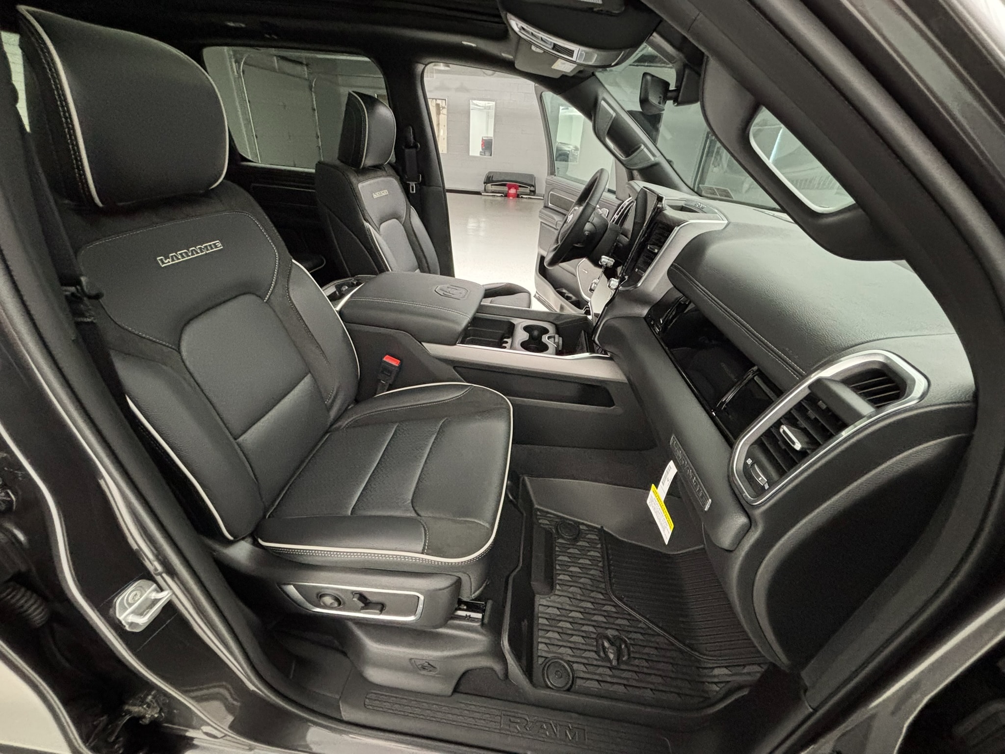 2026 RAM 1500 Laramie - Photo 26