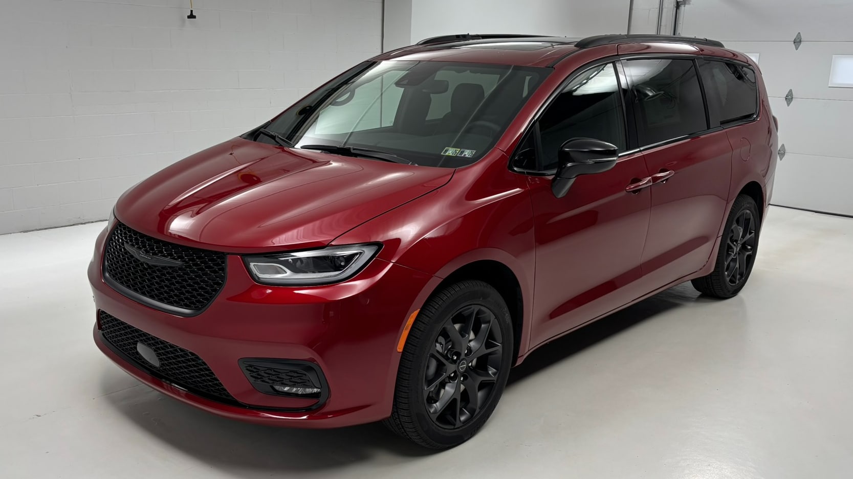 2026 Chrysler Pacifica Limited's photo