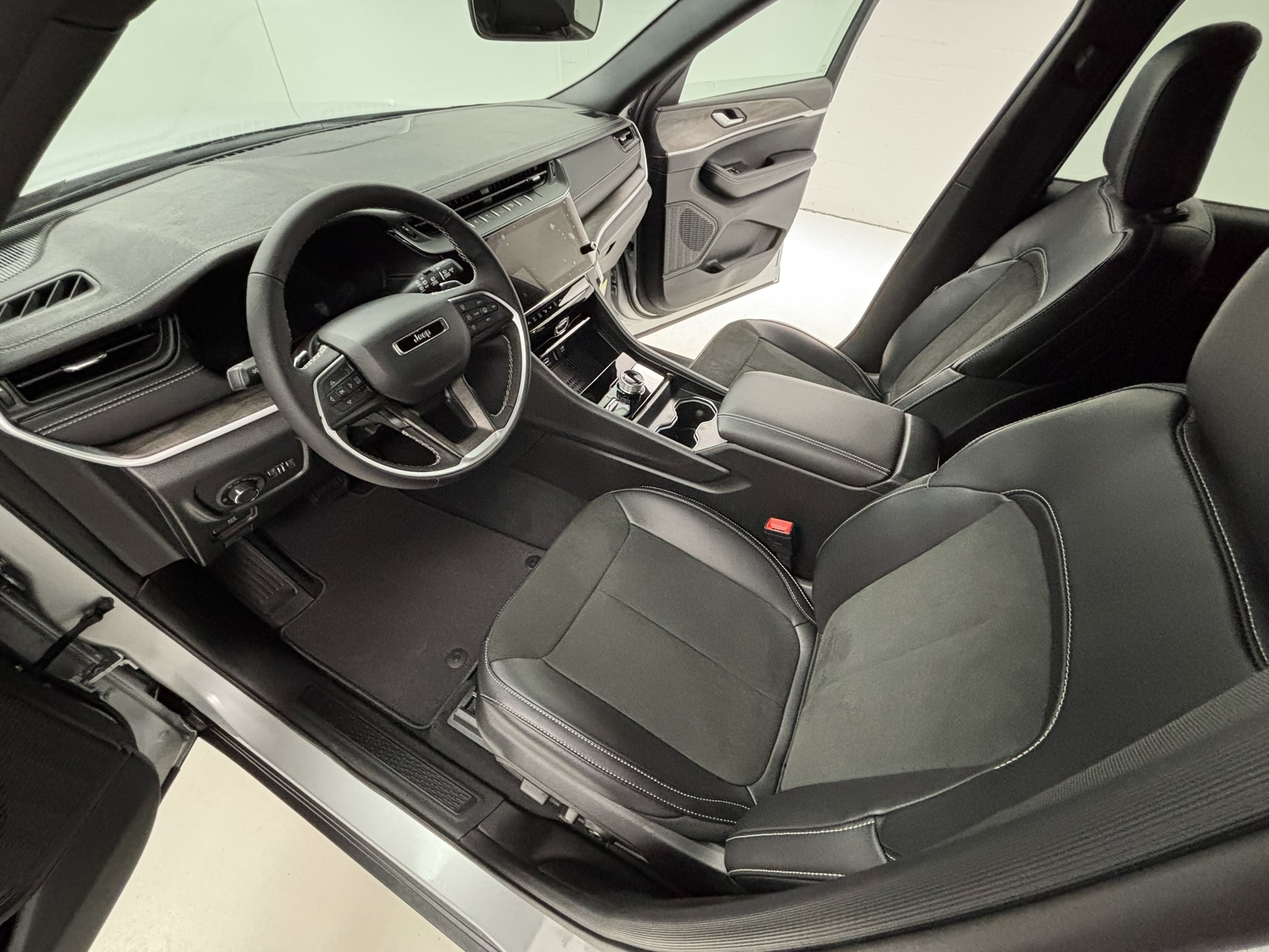 2026 Jeep Grand Cherokee Laredo - Photo 17