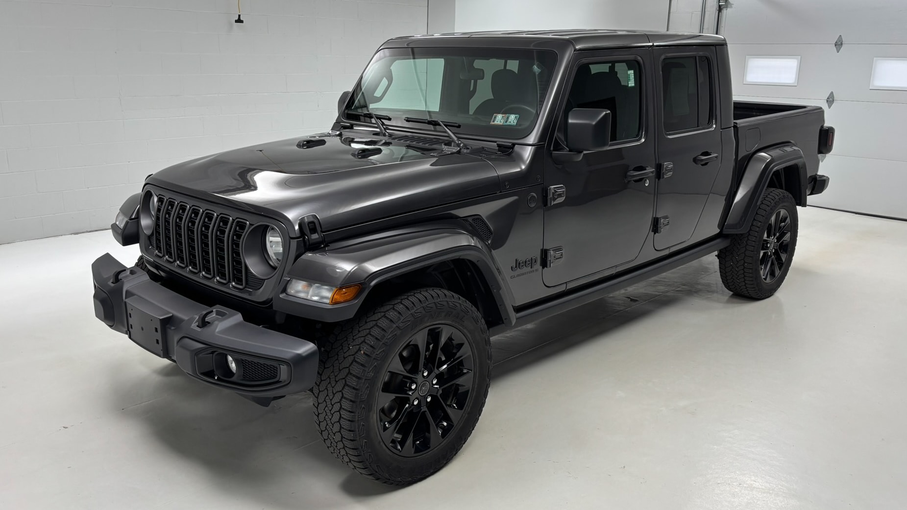 2025 Jeep Gladiator Nighthawk Auto's photo
