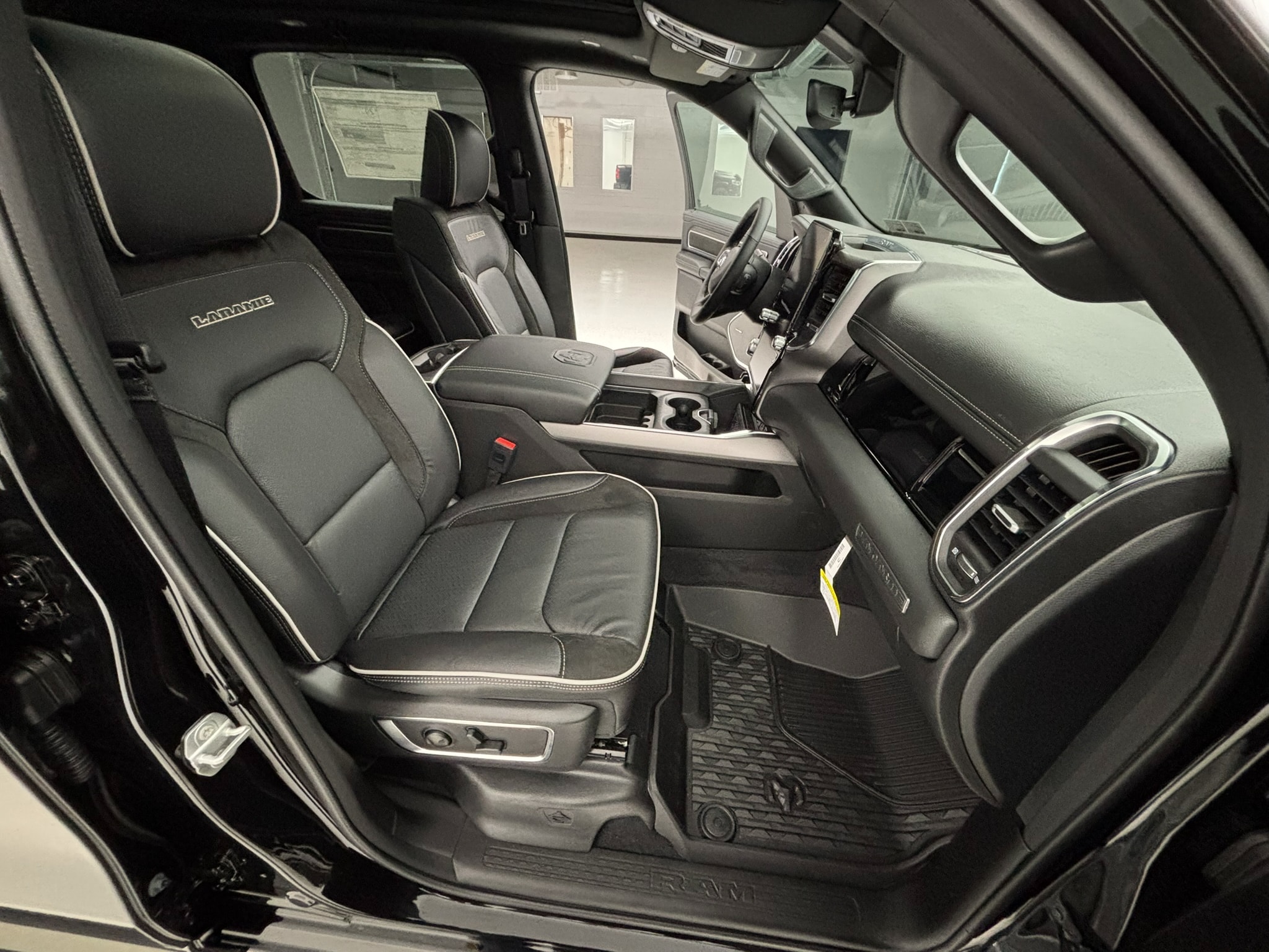 2026 RAM 1500 Laramie - Photo 32