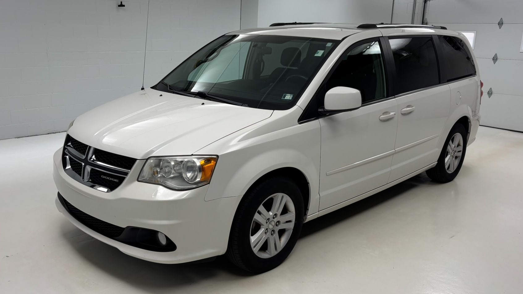 2011 Dodge Grand Caravan Crew FWD's photo