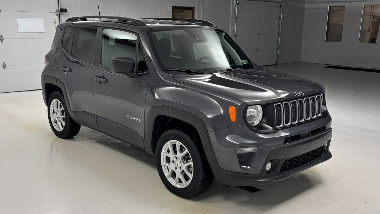 2022 Jeep Renegade Latitude photo 3