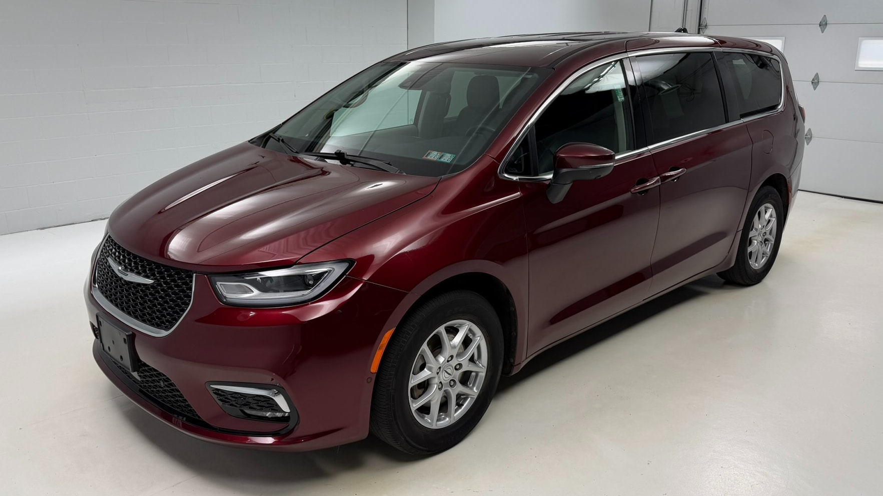 2023 Chrysler Pacifica Touring L's photo