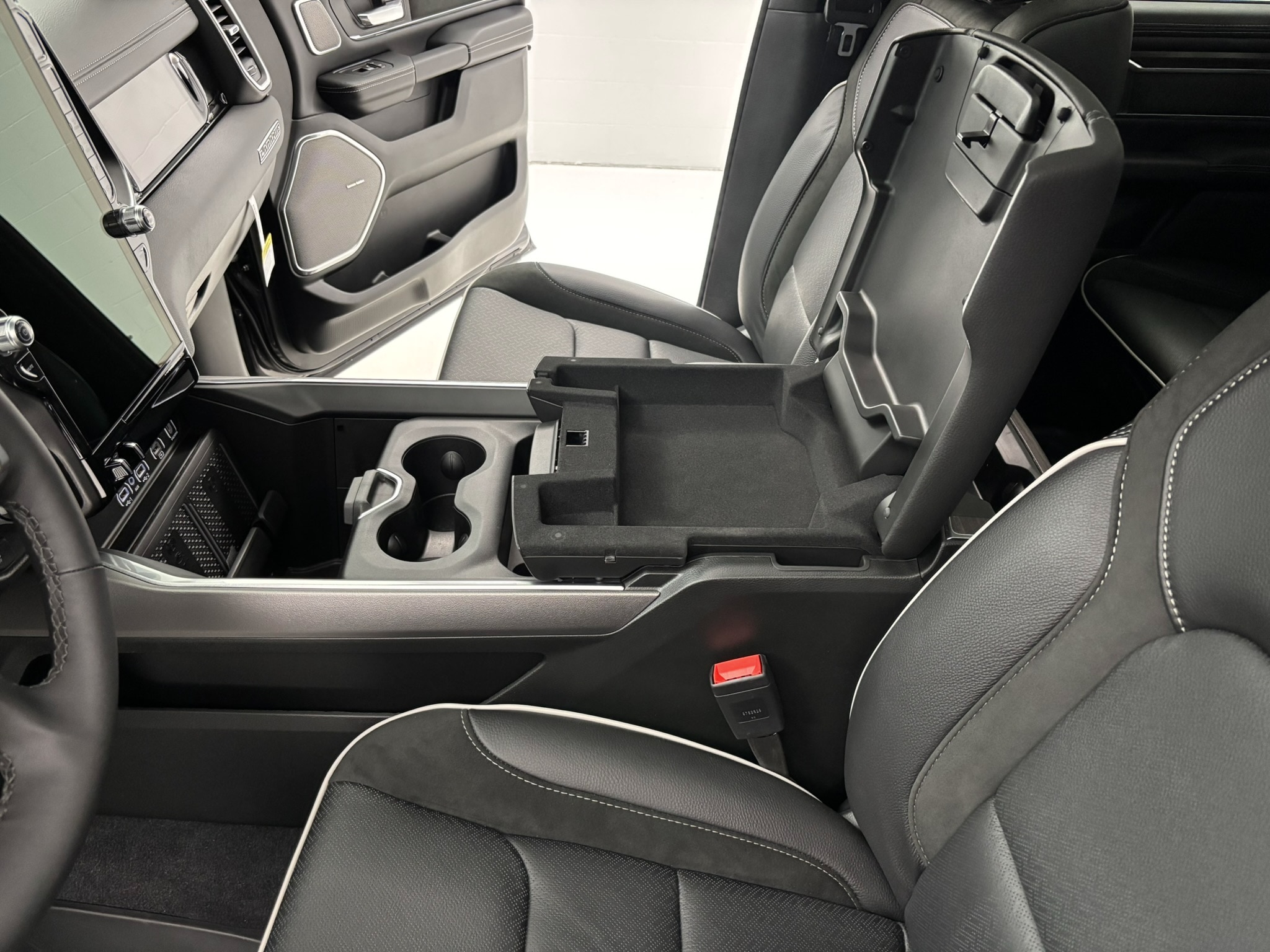 2026 RAM 1500 Laramie - Photo 40