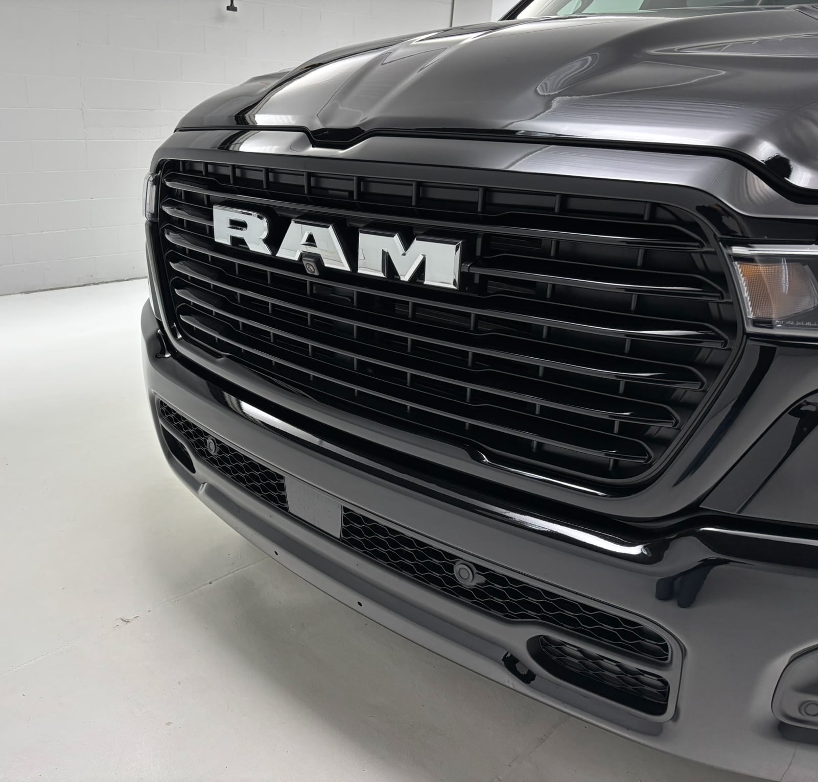 2026 RAM 1500 Laramie - Photo 9