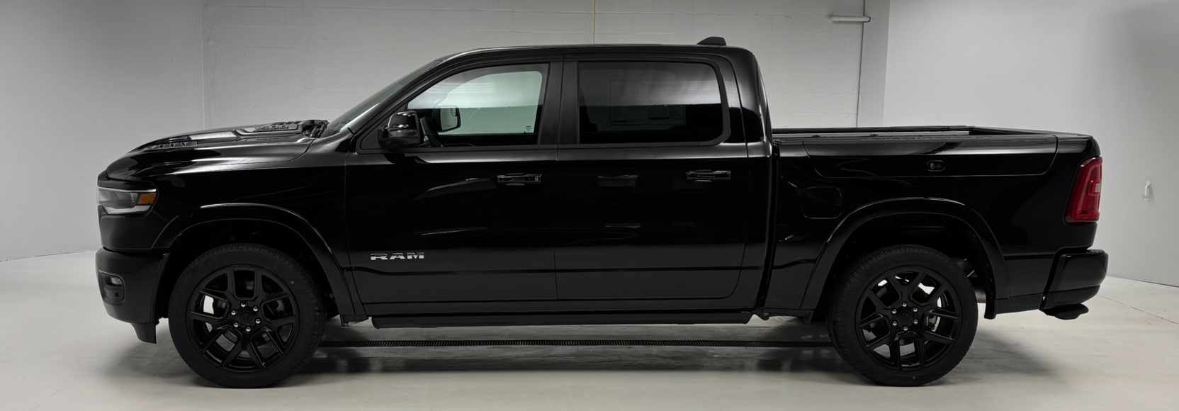 2026 RAM 1500 Laramie - Photo 8