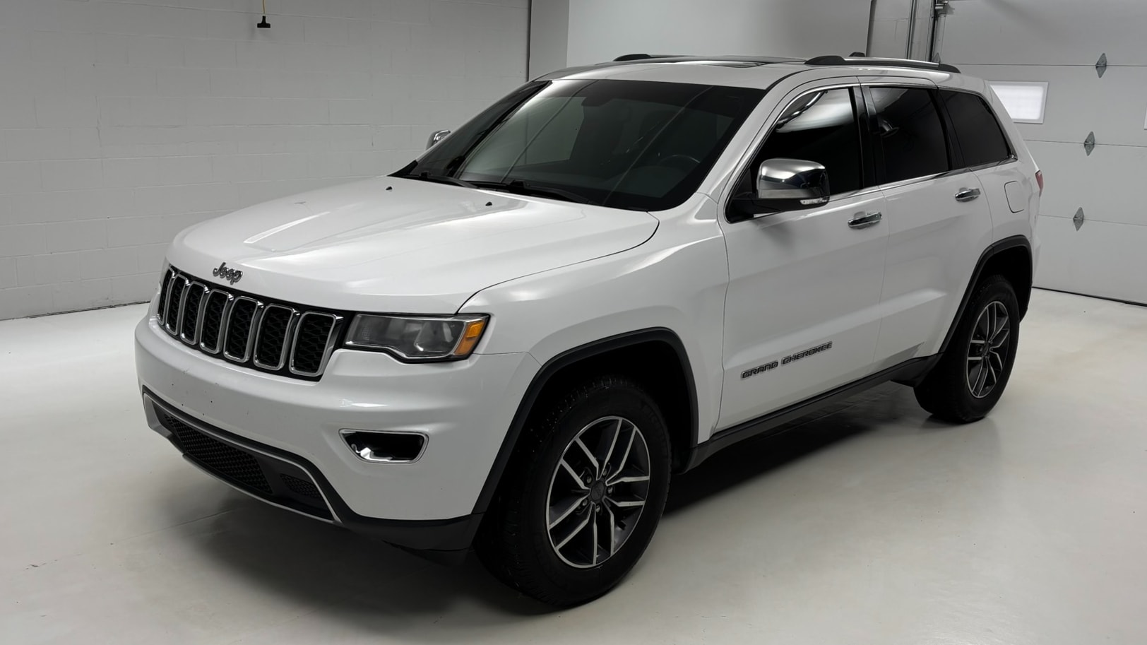 2019 Jeep Grand Cherokee Limited's photo