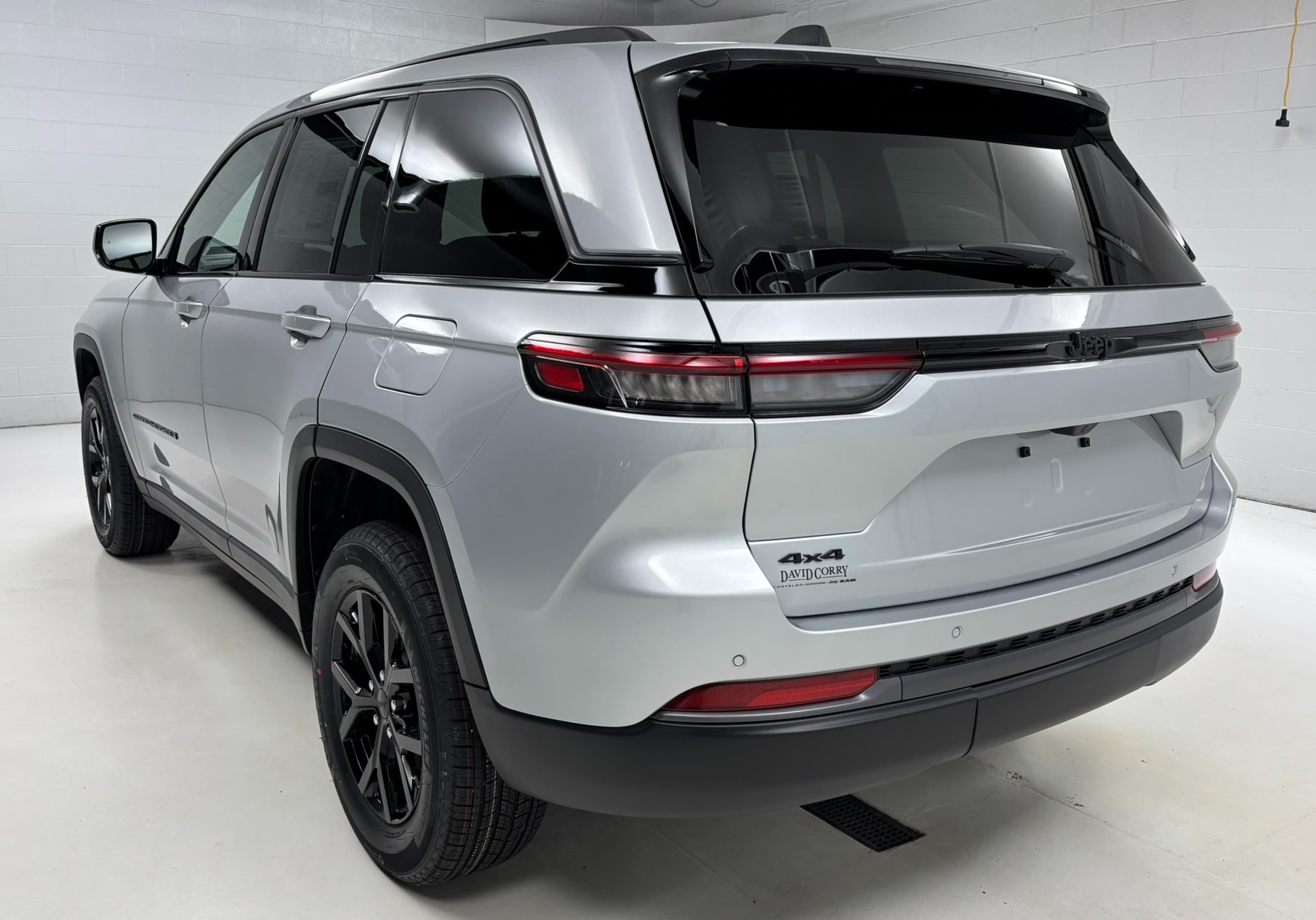 2026 Jeep Grand Cherokee Laredo - Photo 12