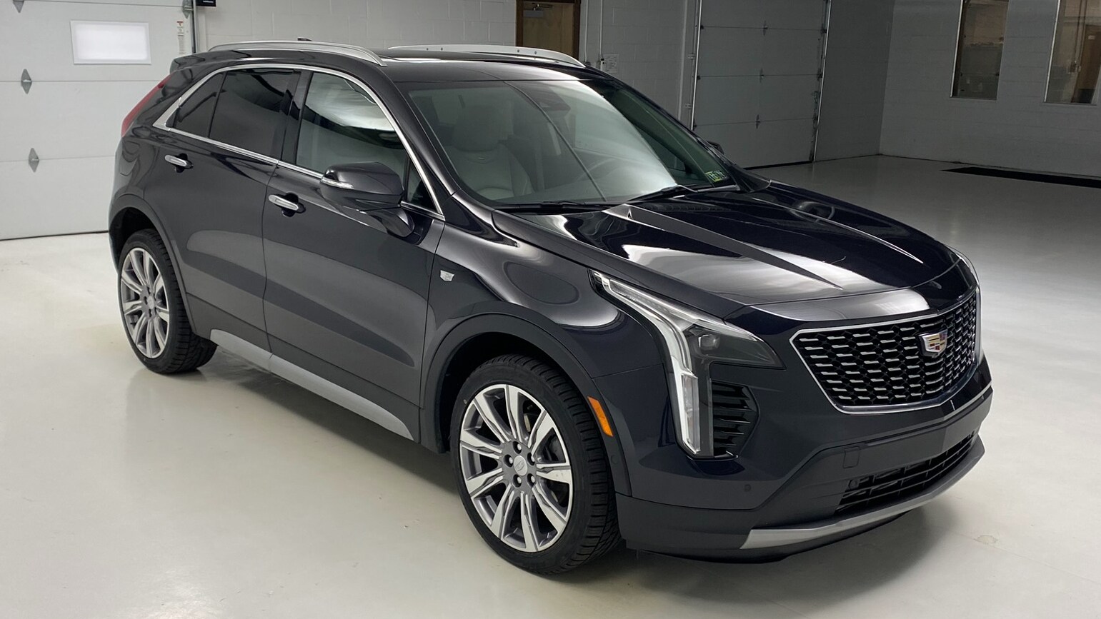 2023 Cadillac XT4 Premium Luxury photo 3