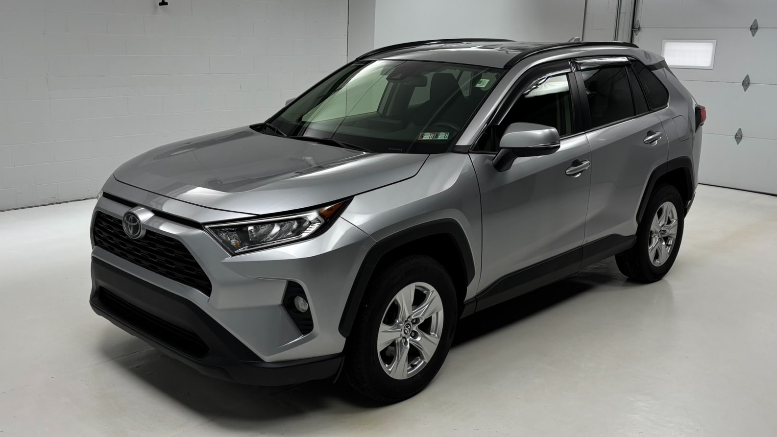 2020 Toyota RAV4 XLE AWD's photo