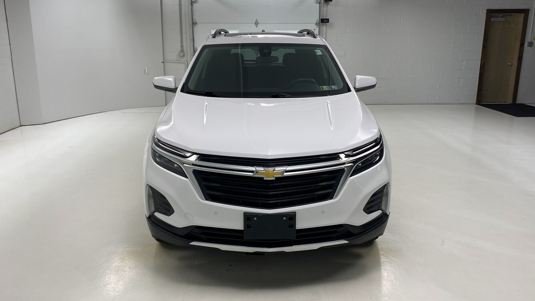 2022 Chevrolet Equinox LT photo 2