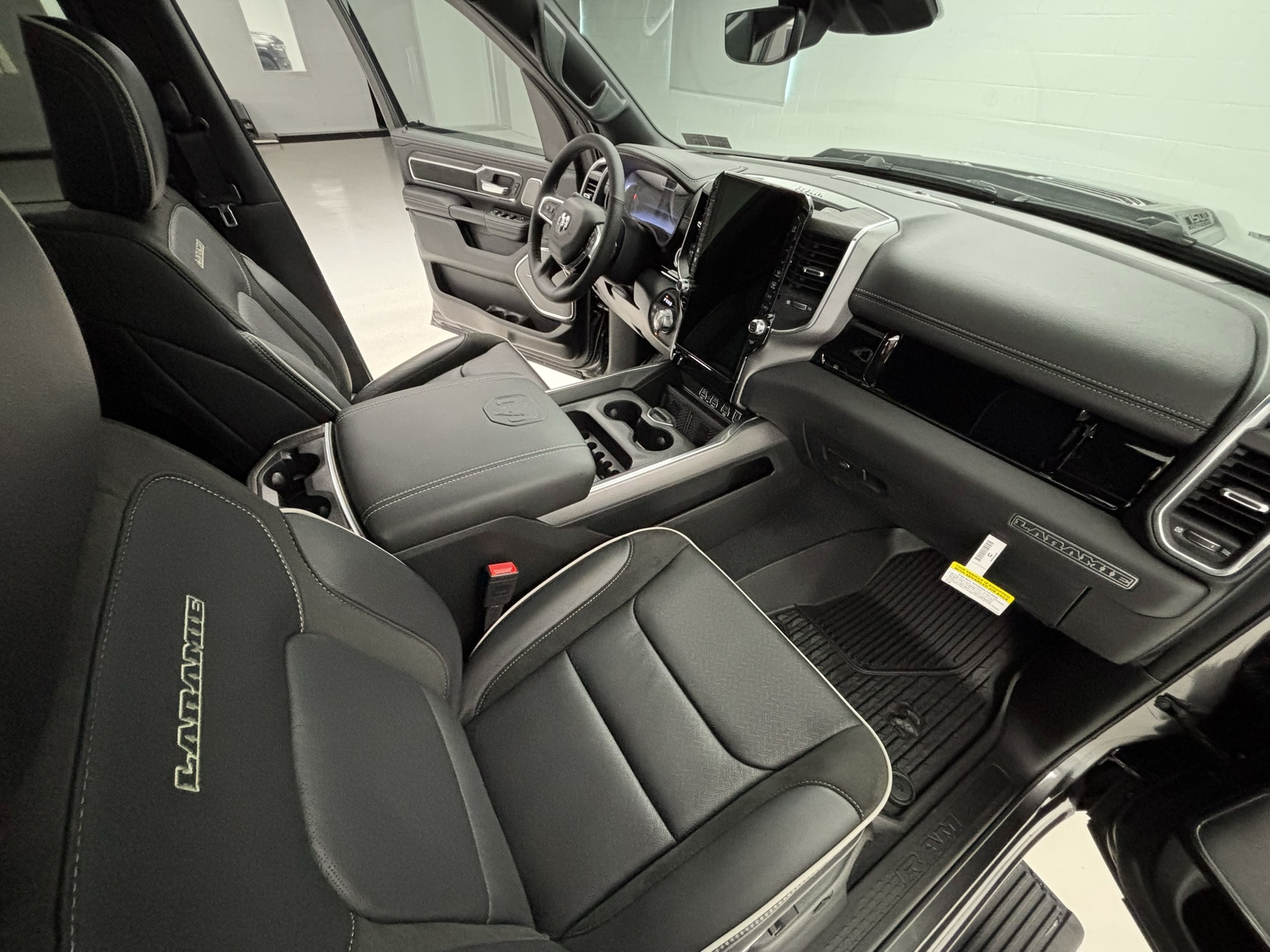 2026 RAM 1500 Laramie - Photo 25