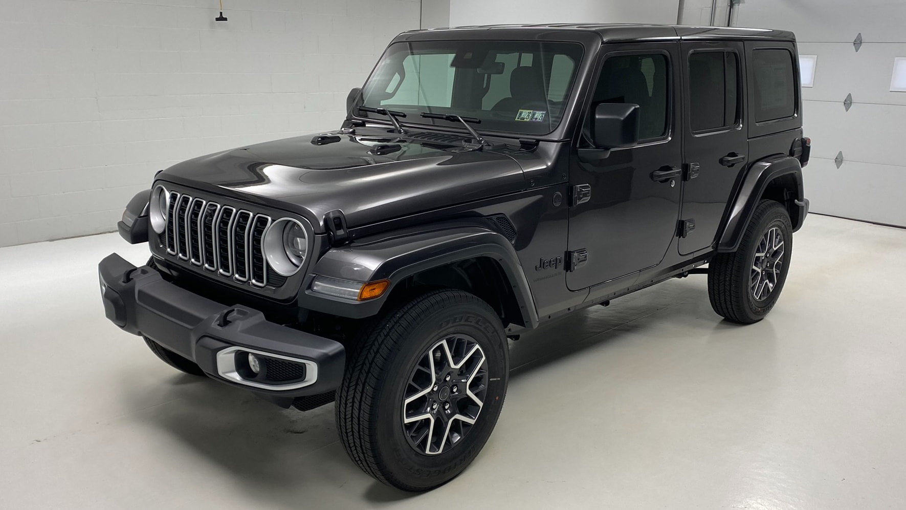 2025 Jeep Wrangler 4-Door Sahara's photo