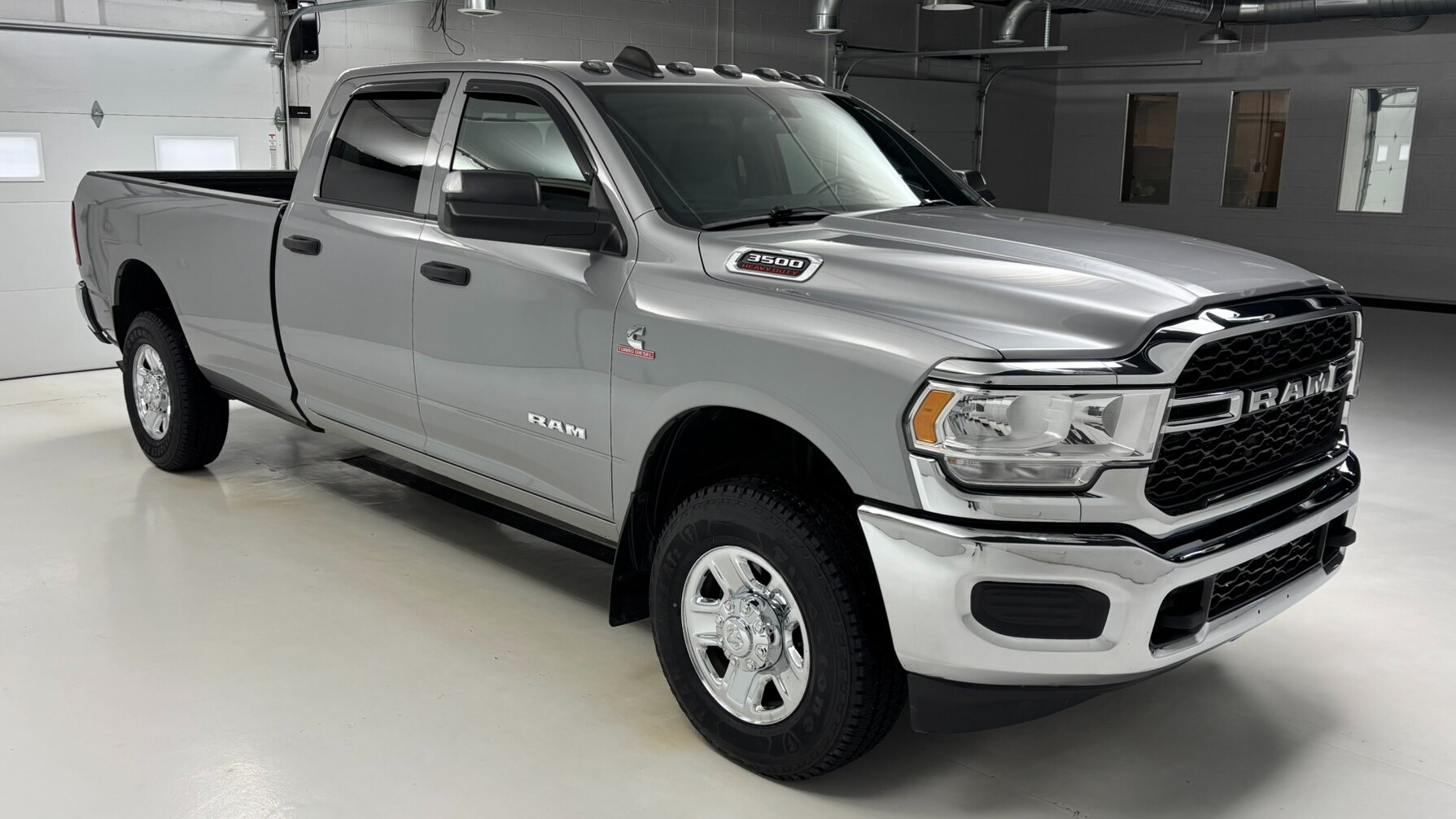 2022 Ram 3500 Tradesman photo 3