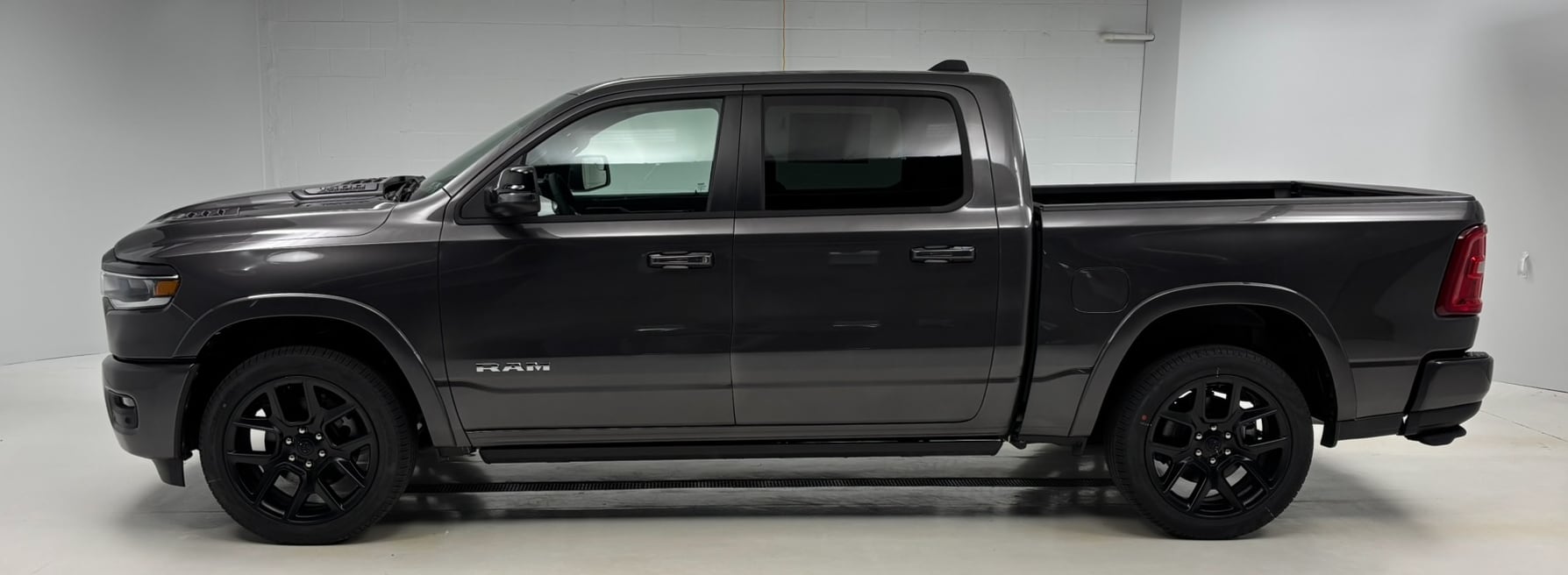 2026 RAM 1500 Laramie - Photo 8