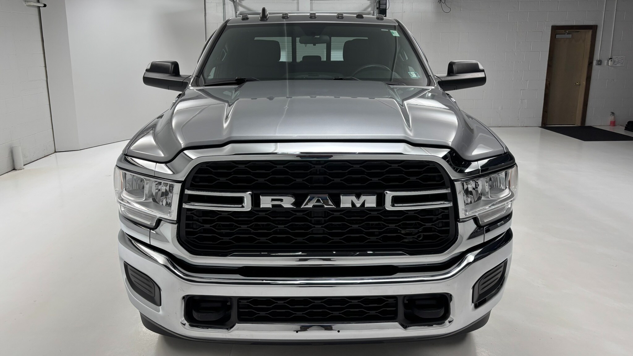 2022 Ram 3500 Tradesman photo 2