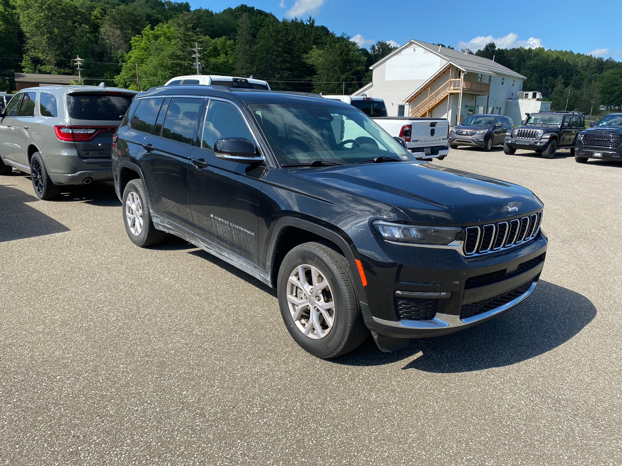 2021 Jeep Grand Cherokee L photo 3