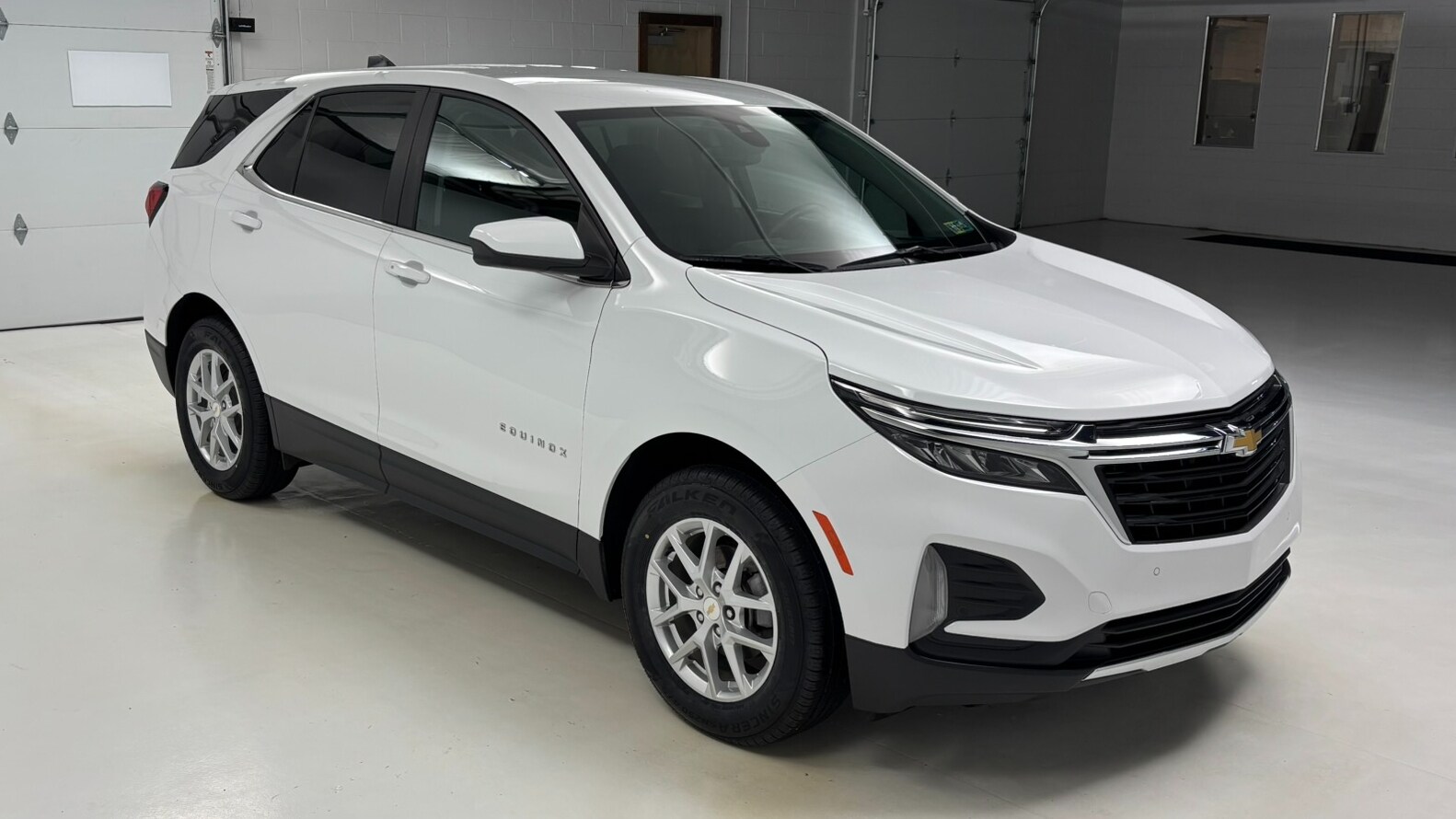 2023 Chevrolet Equinox photo 3