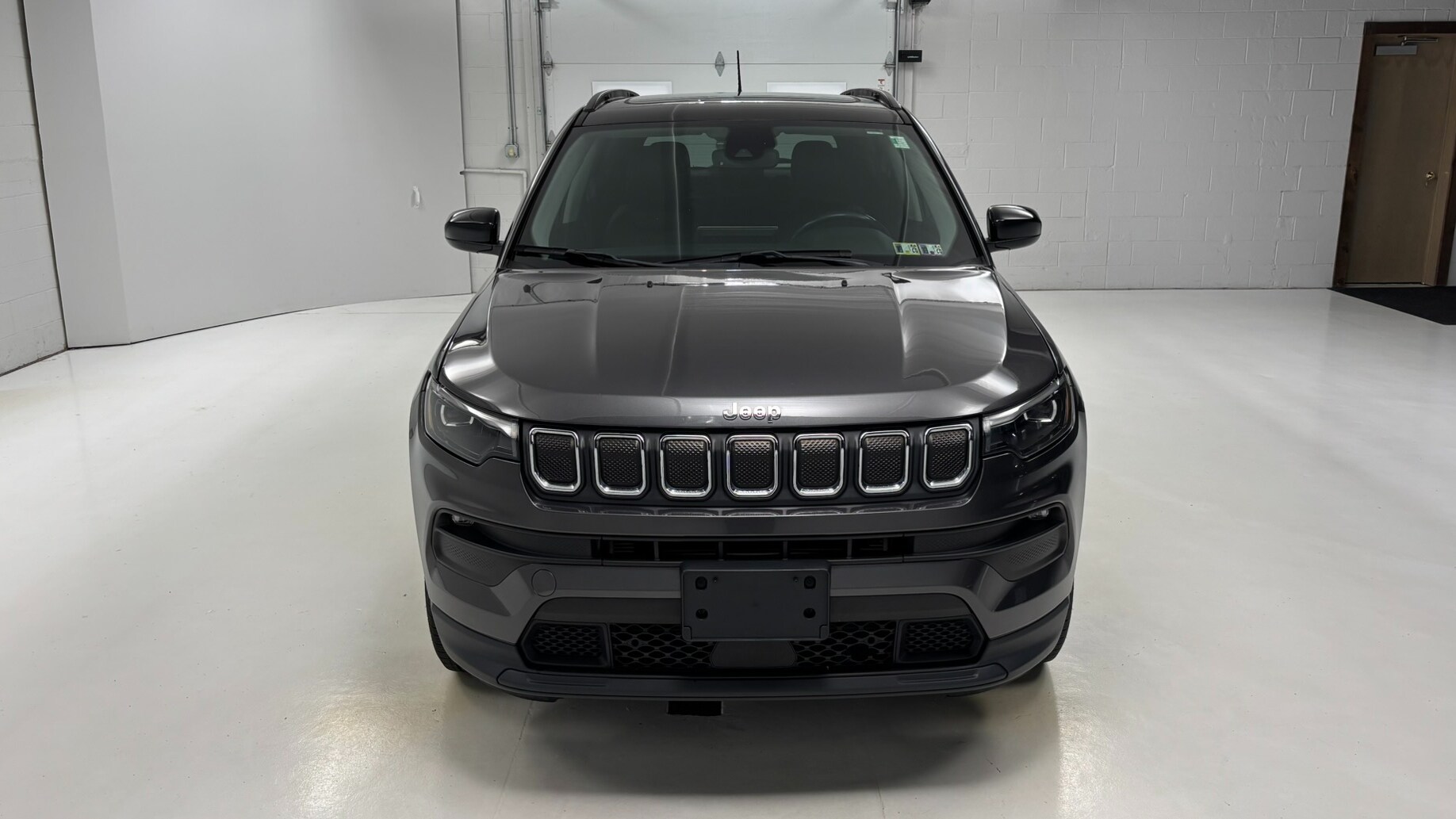 2022 Jeep Compass Latitude Lux photo 2