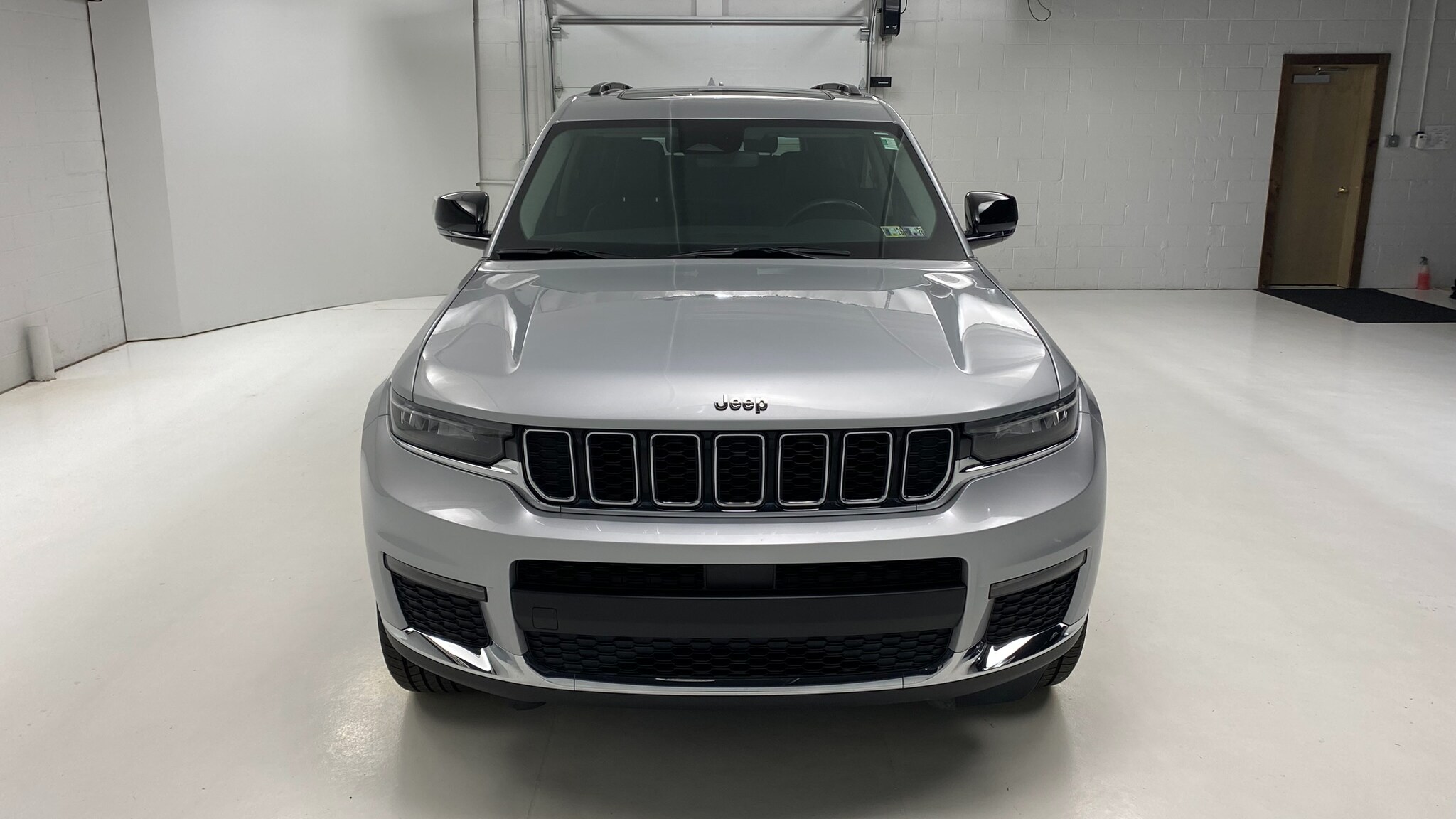 2021 Jeep Grand Cherokee Limited photo 2