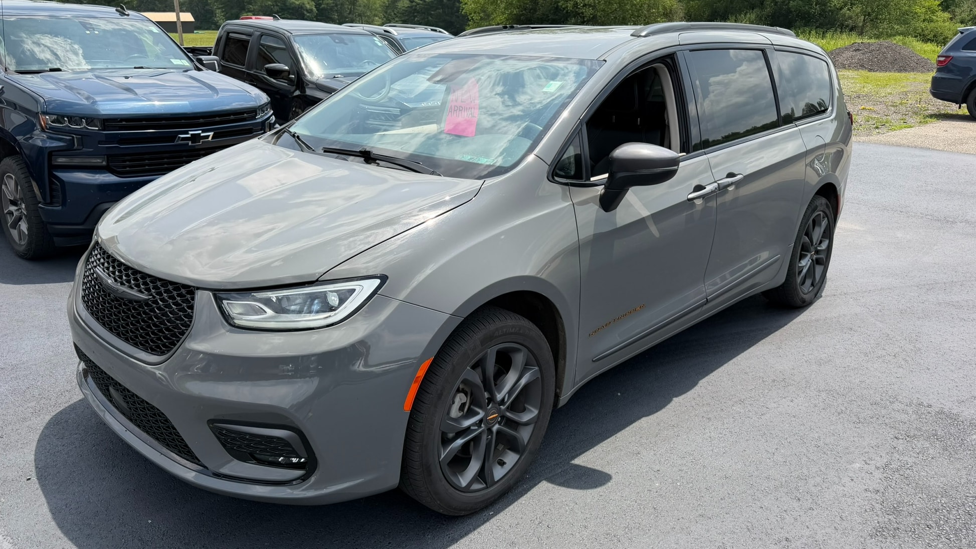 2023 Chrysler Pacifica Touring L AWD's photo
