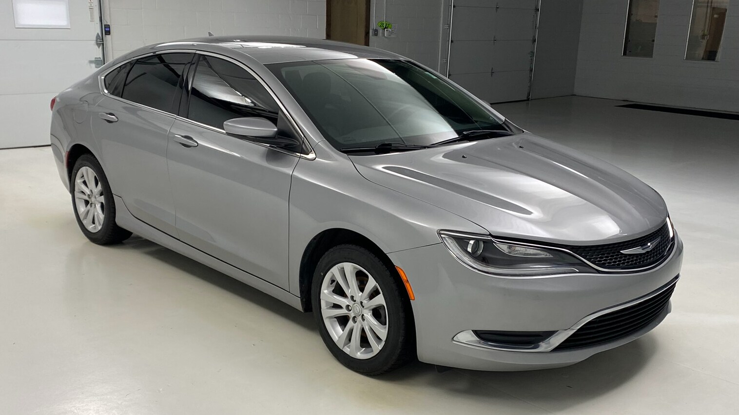 2017 Chrysler 200 Limited photo 3
