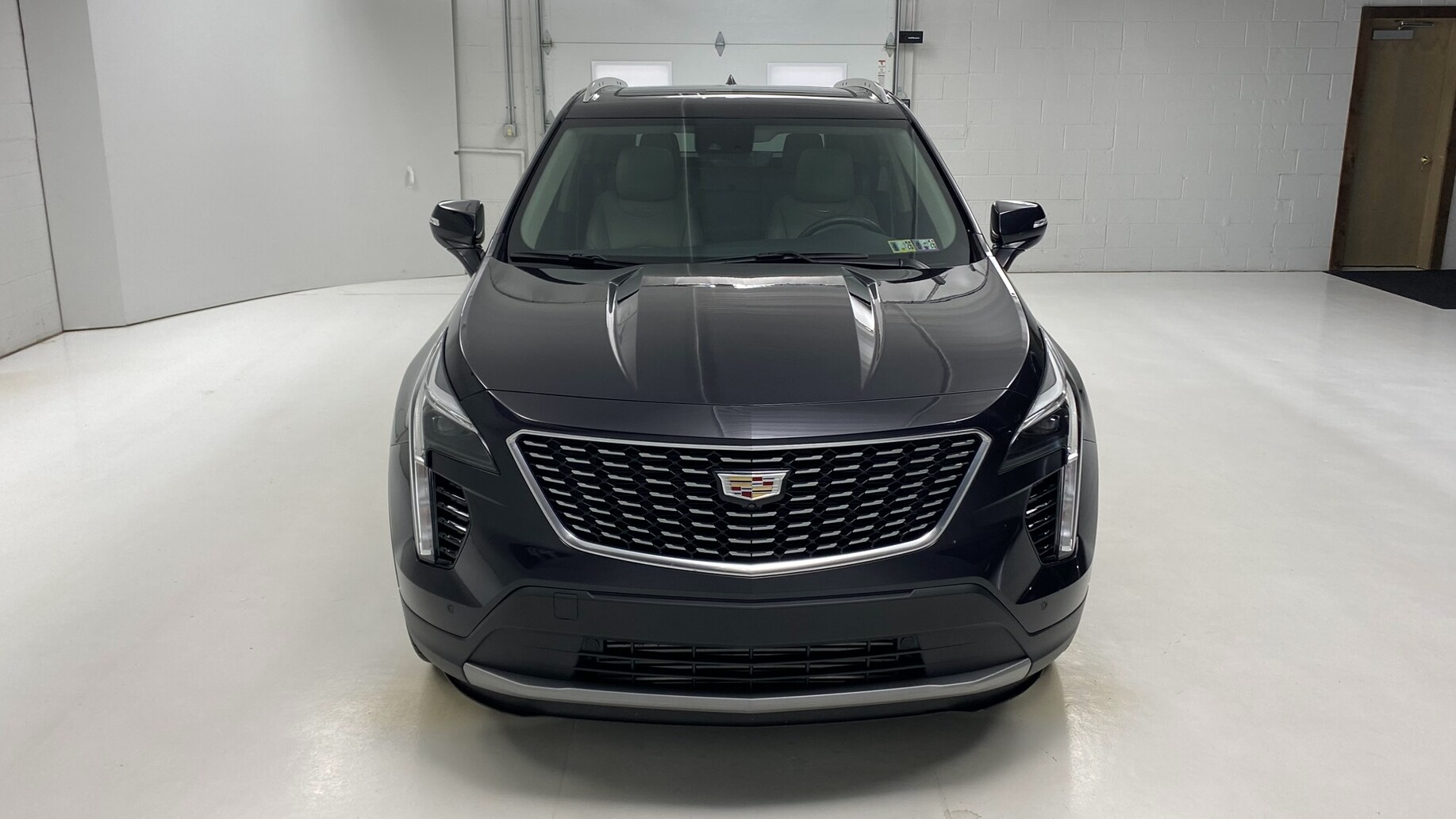 2023 Cadillac XT4 Premium Luxury photo 2
