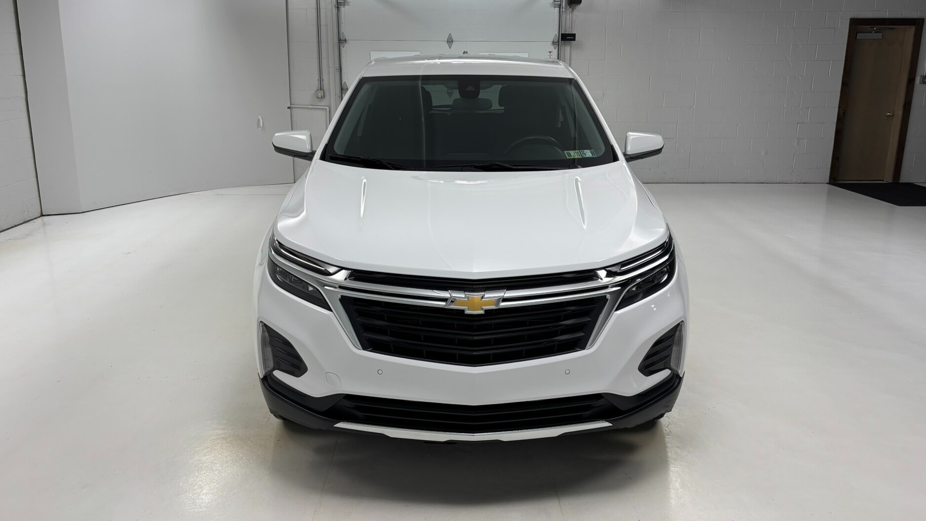 2023 Chevrolet Equinox photo 2