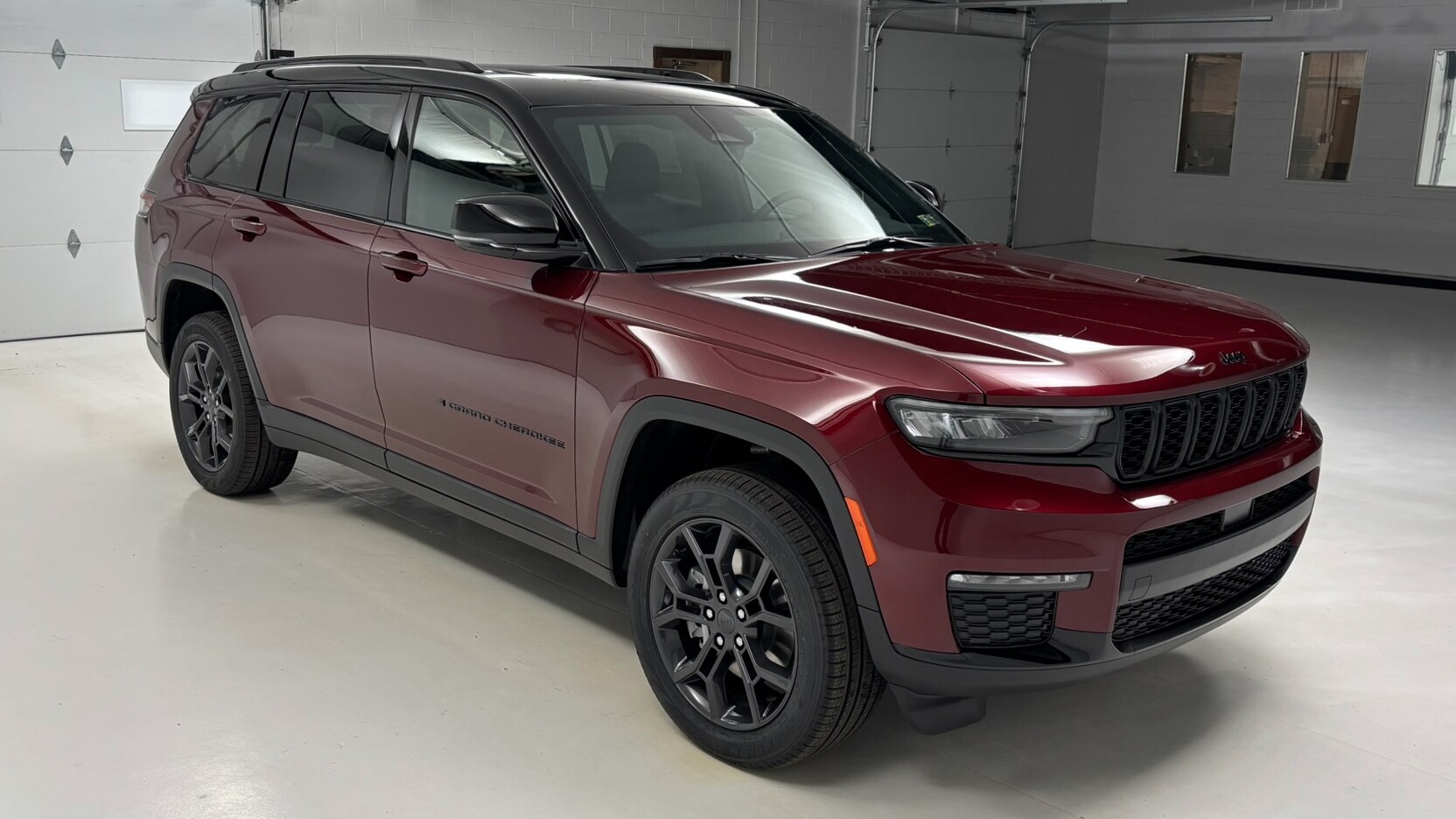 2025 Jeep Grand Cherokee Limited photo 2