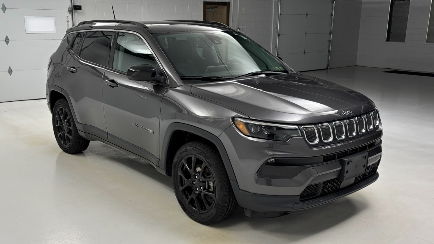 2022 Jeep Compass Latitude Lux photo 3