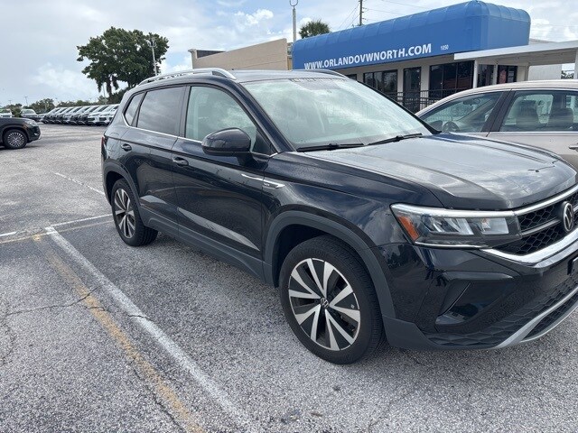 2022 Volkswagen Taos SE photo 3
