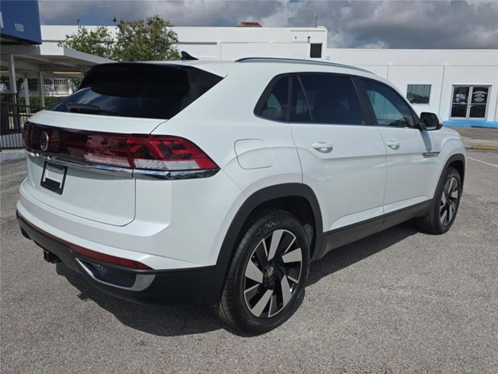 New 2026 Volkswagen Atlas Cross Sport 2.0T SE w/Technology SUV