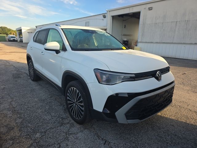 2025 Volkswagen Taos 1.5T SE's photo