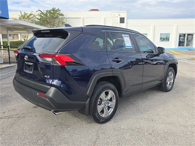 2024 Toyota RAV4 XLE photo 3