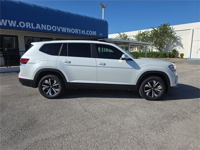 2026 Volkswagen Atlas SE photo 3