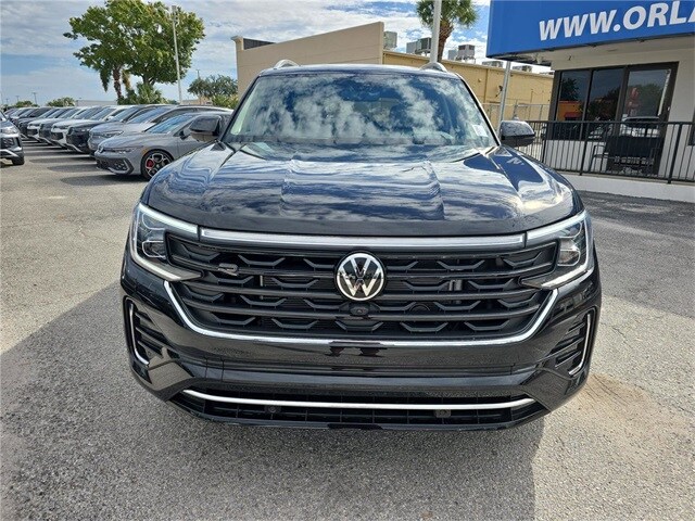 2026 Volkswagen Atlas SEL Premium R-Line photo 2