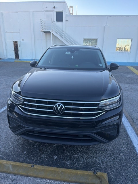 2022 Volkswagen Tiguan SE's photo