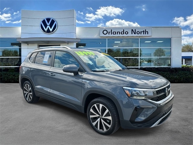 2022 Volkswagen Taos SE's photo