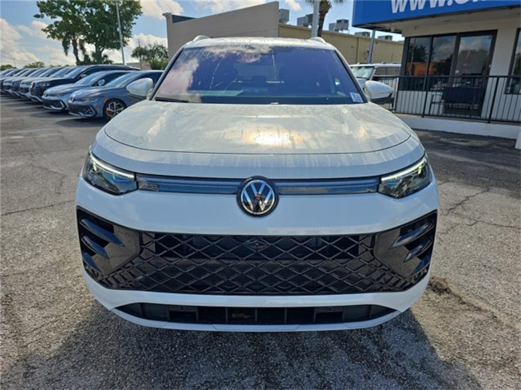 New 2026 Volkswagen Tiguan 2.0T SEL R-Line SUV