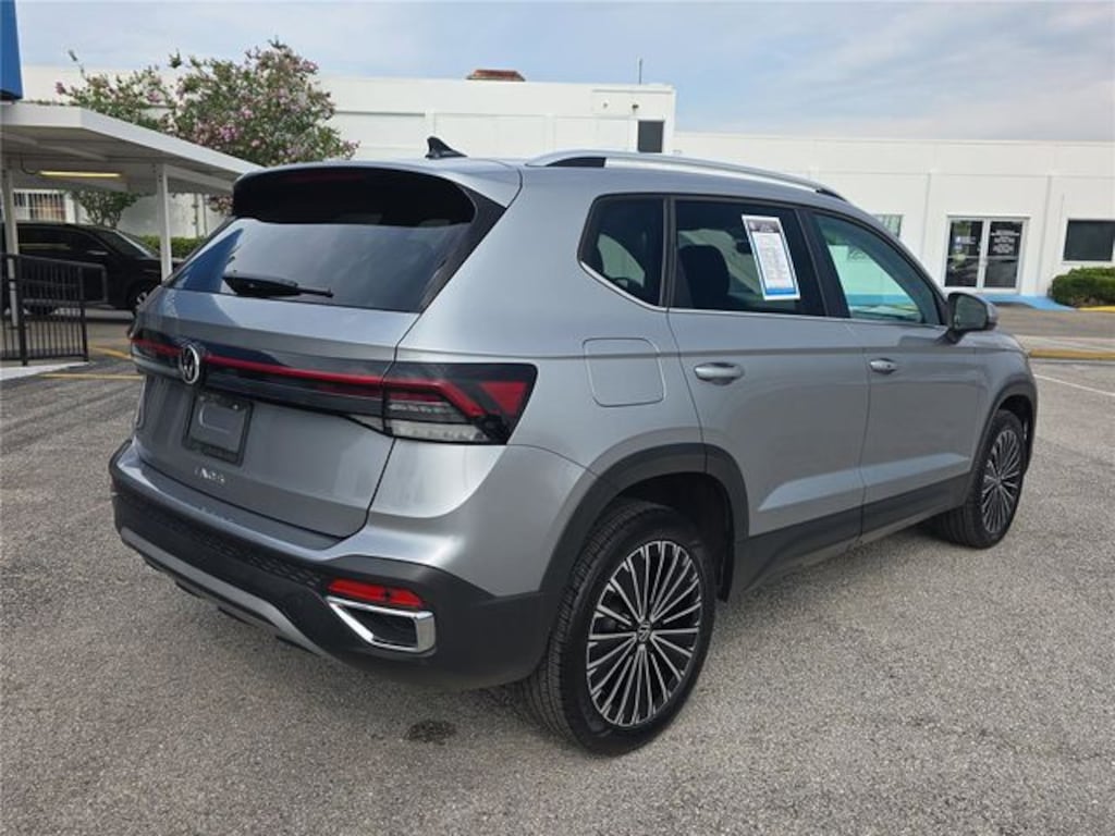 Used 2025 Volkswagen Taos 1.5T SE SUV