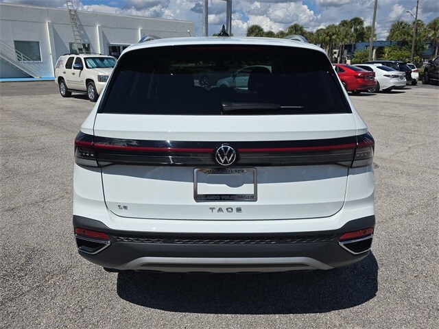 2025 Volkswagen Taos SE photo 4