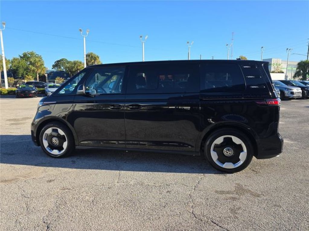 New 2025 Volkswagen ID. Buzz Pro S Van Passenger Van
