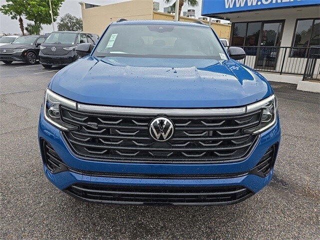2025 Volkswagen Atlas Cross Sport SEL R-Line photo 2