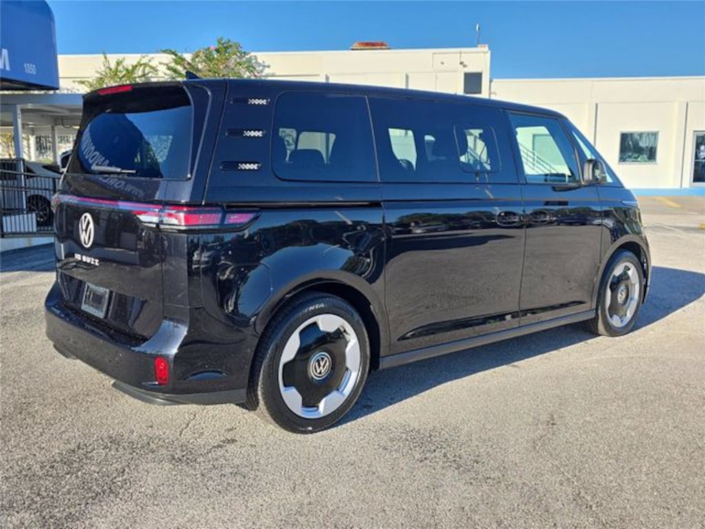 New 2025 Volkswagen ID. Buzz Pro S Van Passenger Van