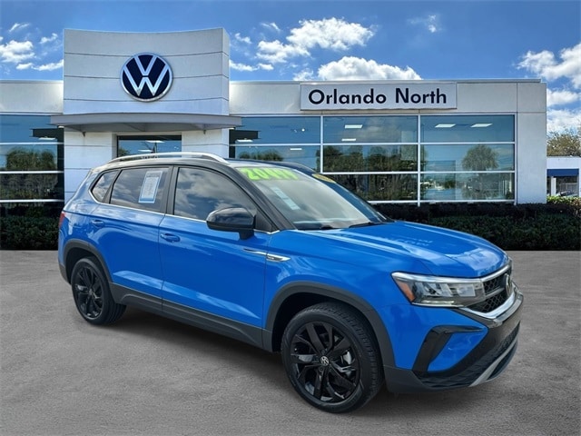 2024 Volkswagen Taos SE's photo