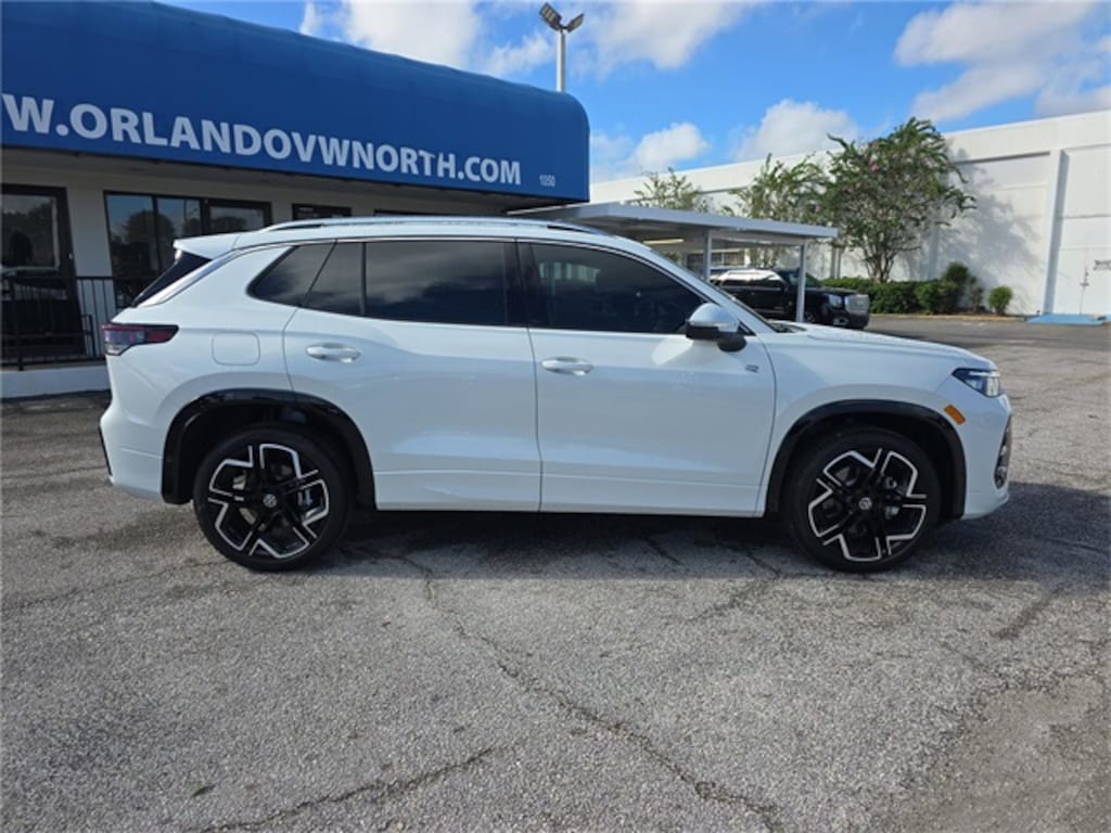 New 2026 Volkswagen Tiguan 2.0T SEL R-Line SUV